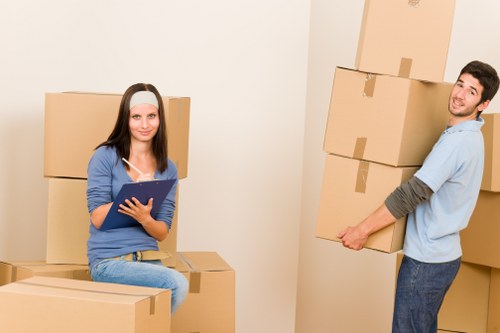 Local moving truck suitable for flats and family homes in Highbury